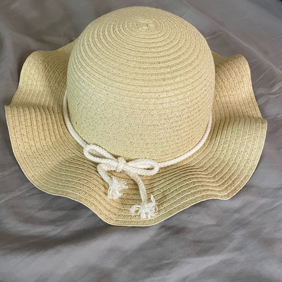 Navy/White shorts set with matching hat - Picture 13 of 14